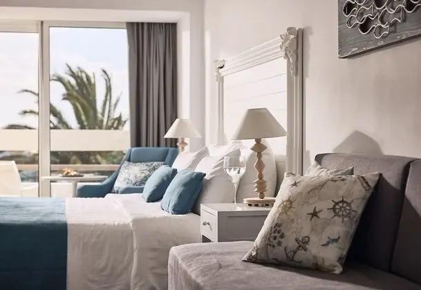 Sunshine Triple Room with Sea View