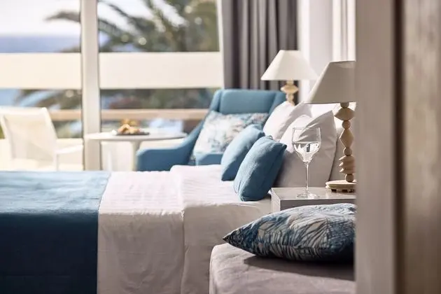 Sunshine Triple Room with Sea View