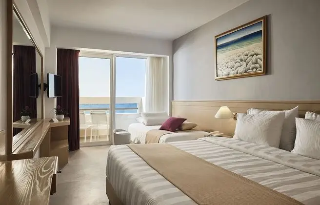 Üç Kişilik Oda, Deniz Manzaralı