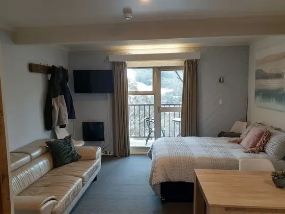 Economy Stüdyo, Dağ Manzaralı