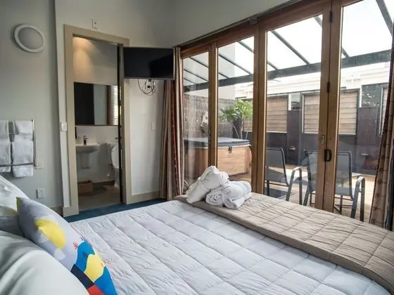 Deluxe Stüdyo, Sıcak Su Küveti