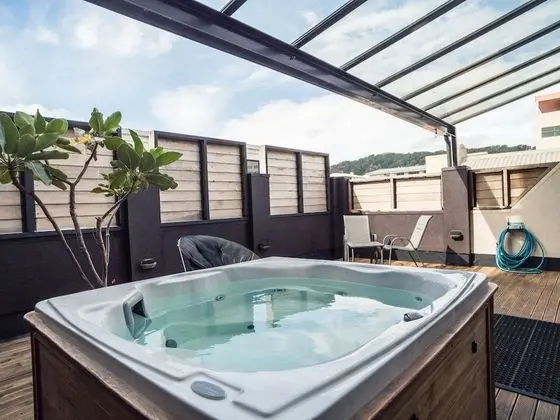 Deluxe Stüdyo, Sıcak Su Küveti