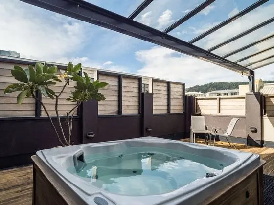 Deluxe Stüdyo, Sıcak Su Küveti