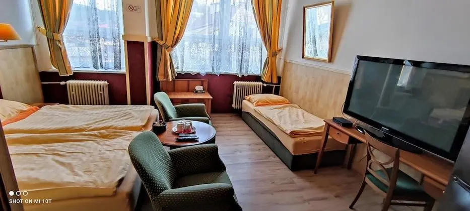 Üç Kişilik Oda