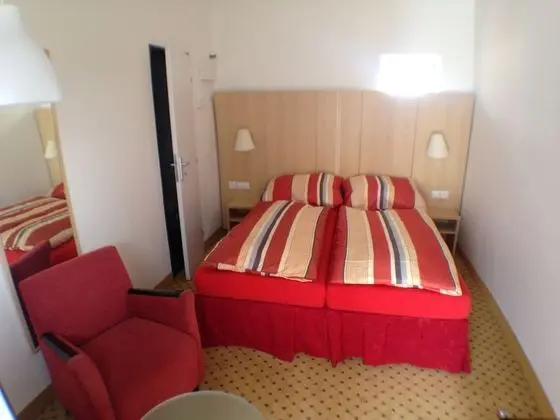 Tek Büyük Yataklı Oda, 1 Çift Kişilik Yatak