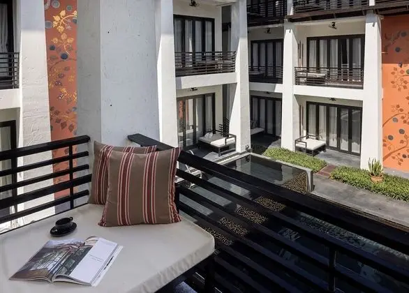 Deluxe Oda, Küvet, Havuz Manzaralı