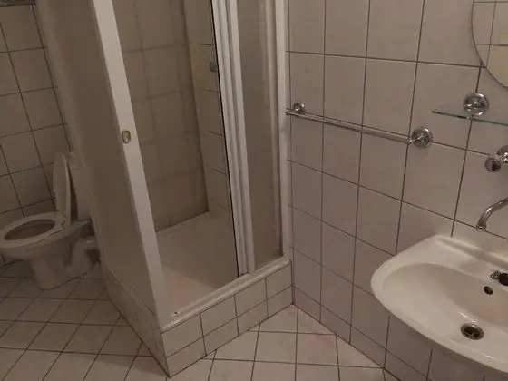 Basic Tek Büyük veya İki Ayrı Yataklı Oda