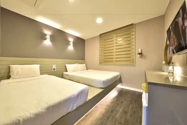 Standard Üç Kişilik Oda, Şehir Manzaralı