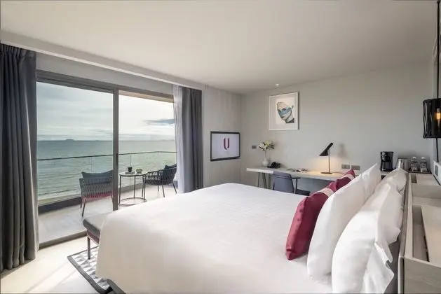 Deluxe Panoramic Seaview