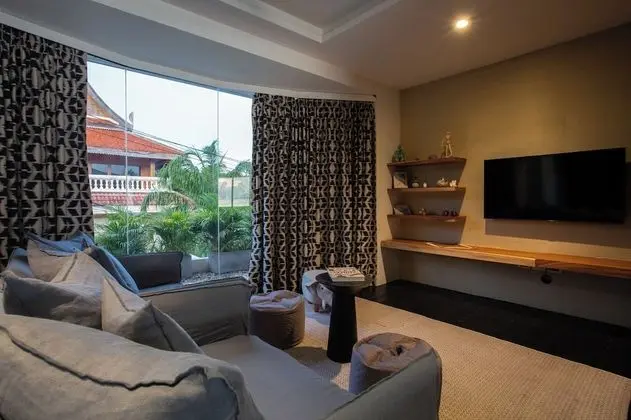3 Bedrooms Villa