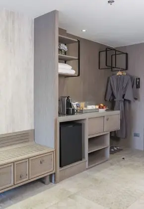 Premium Deluxe Corner (24 Hours Use of Room)