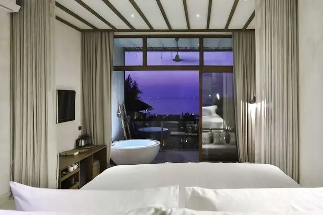 Superior Seaview (24-Hours Use of Room)