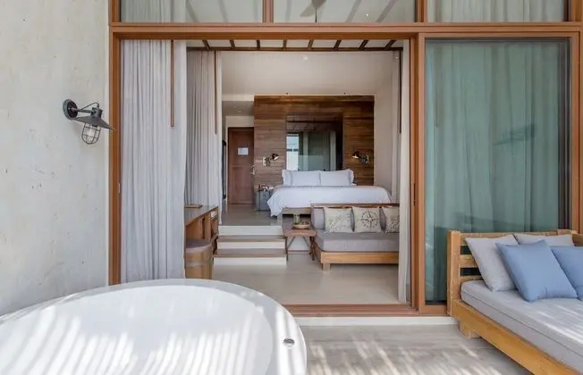 Superior Seaview (24-Hours Use of Room)