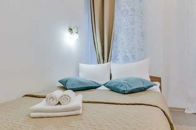 Tek Büyük Yataklı Oda, Ortak Banyo (Big)