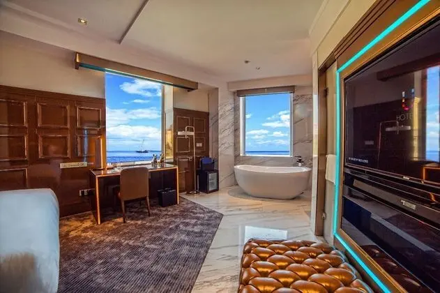 Deluxe Tek Büyük Yataklı Oda