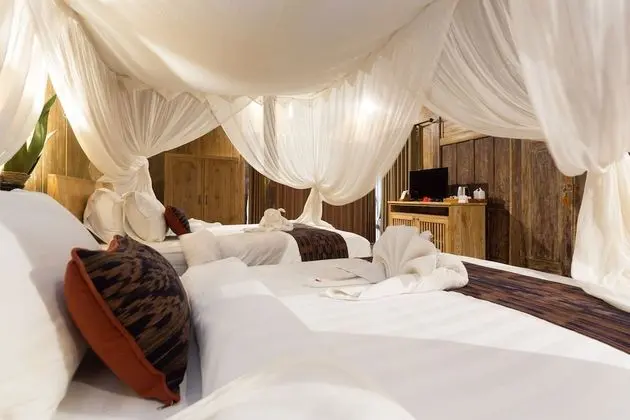 Twin Joglo Suite