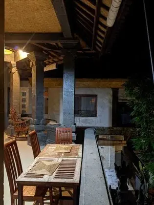 Üç Kişilik Oda, Balkon
