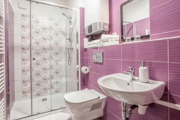 Tek Büyük Yataklı Oda, Banyolu/Duşlu