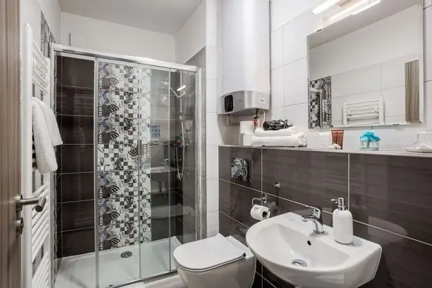 Tek Büyük Yataklı Oda, Banyolu/Duşlu