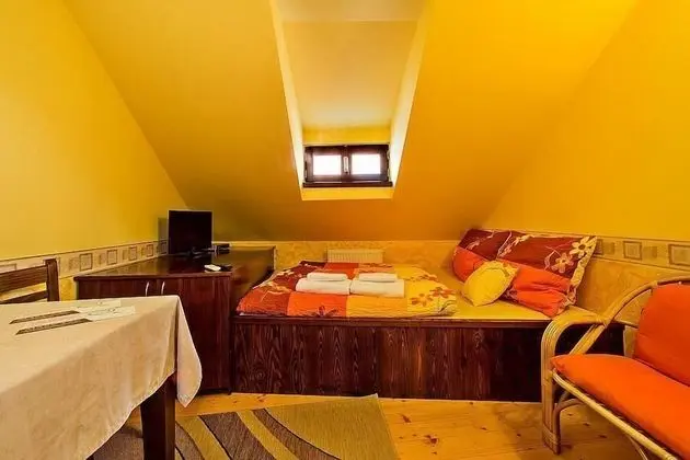 Tek Büyük veya İki Ayrı Yataklı Oda (  P4)