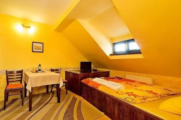 Tek Büyük veya İki Ayrı Yataklı Oda (  P4)