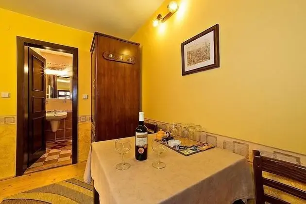 Tek Büyük veya İki Ayrı Yataklı Oda (  P4)