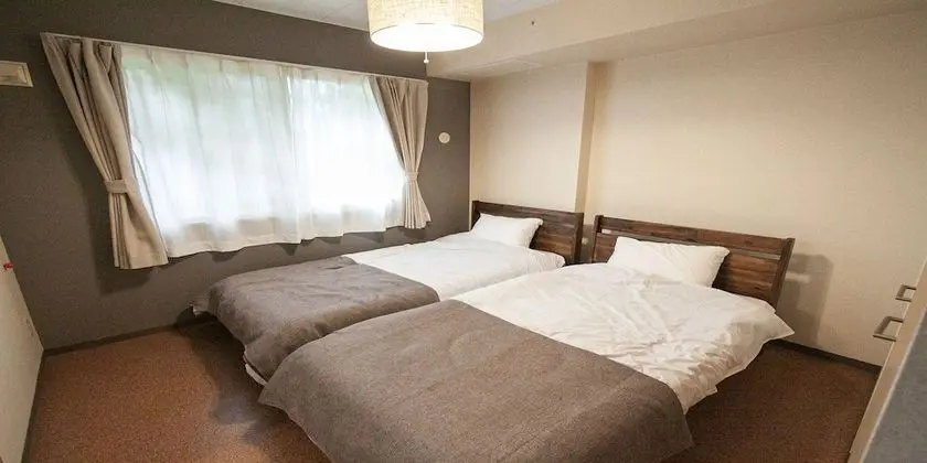 Room 102 Suitengu