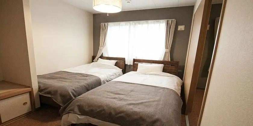 Room 102 Suitengu