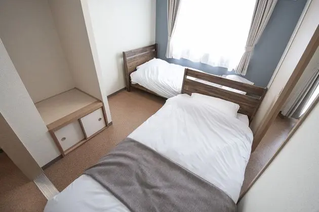 Room 405 Suitengu