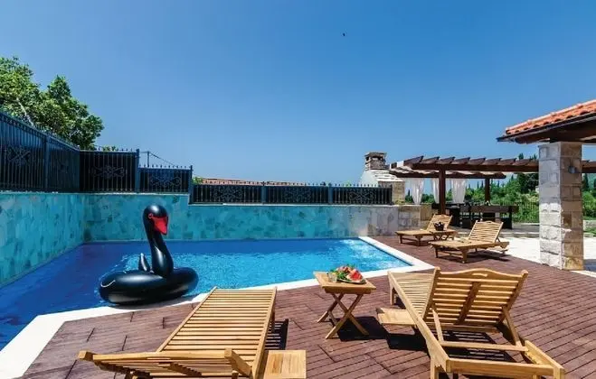 Villa (Five-Bedroom Villa with Terrace and S)