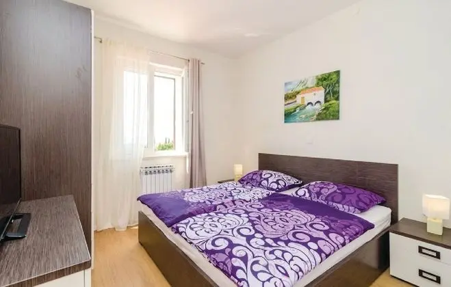 Villa (Five-Bedroom Villa with Terrace and S)