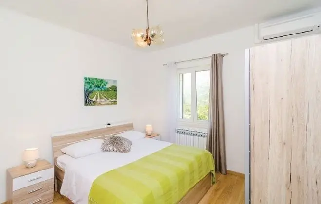 Villa (Five-Bedroom Villa with Terrace and S)