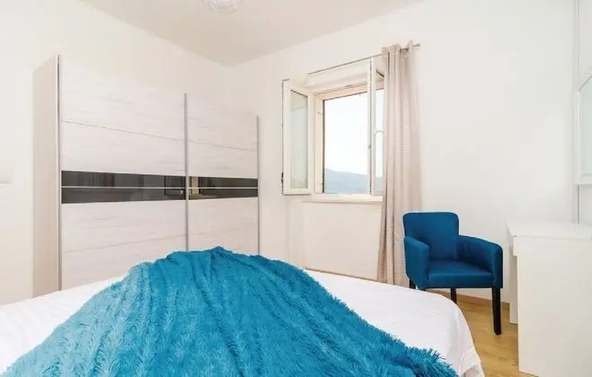 Villa (Five-Bedroom Villa with Terrace and S)