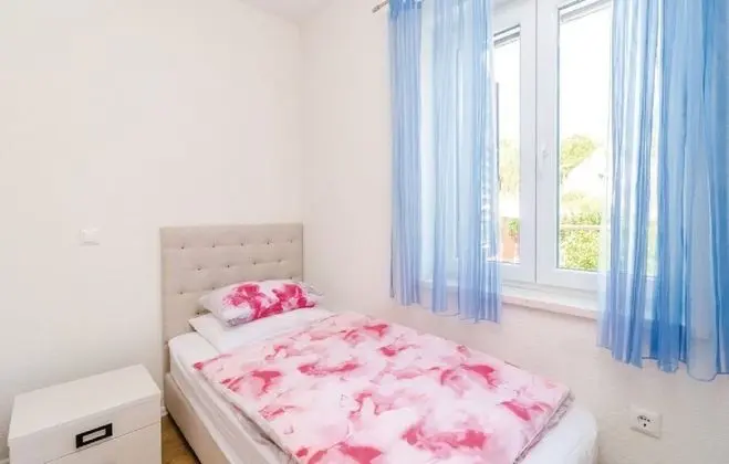 Villa (Five-Bedroom Villa with Terrace and S)