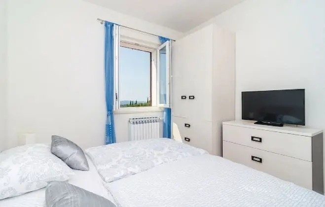 Villa (Five-Bedroom Villa with Terrace and S)