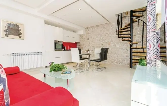 Villa (Five-Bedroom Villa with Terrace and S)