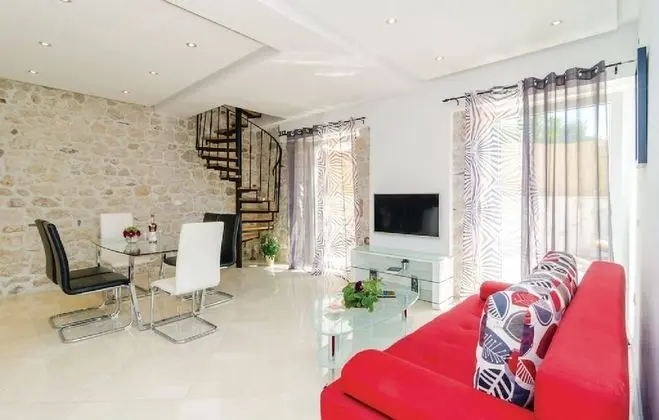 Villa (Five-Bedroom Villa with Terrace and S)