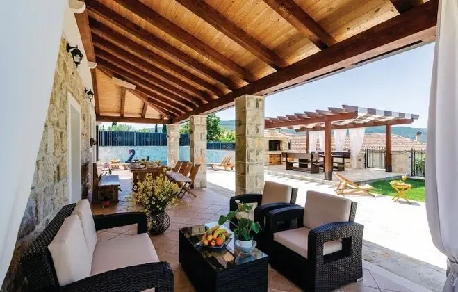 Villa (Five-Bedroom Villa with Terrace and S)