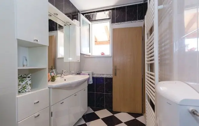 Villa (Five-Bedroom Villa with Terrace and S)