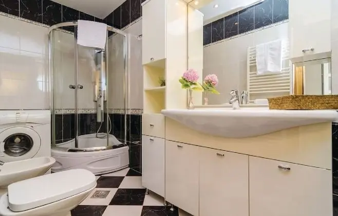 Villa (Five-Bedroom Villa with Terrace and S)