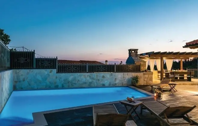 Villa (Five-Bedroom Villa with Terrace and S)