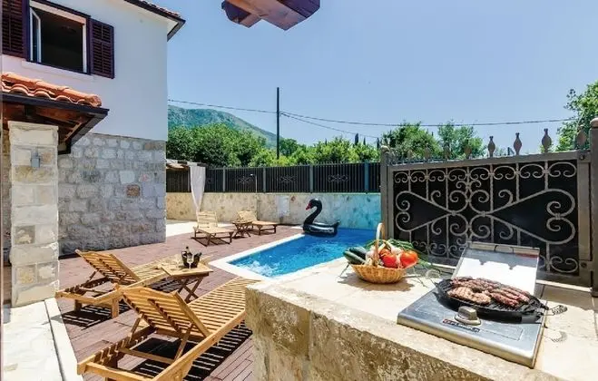 Villa (Five-Bedroom Villa with Terrace and S)