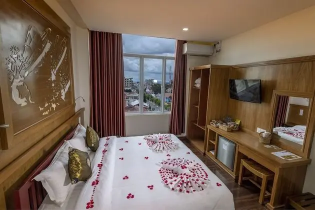 Deluxe Tek Büyük Yataklı Oda