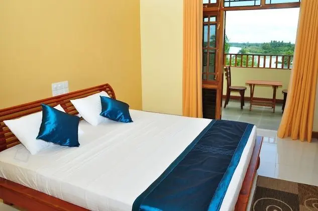 Deluxe Tek Büyük Yataklı Oda, 1 Büyük (Queen) Boy Yatak, Sigara İçilmez, Göl Manzaralı