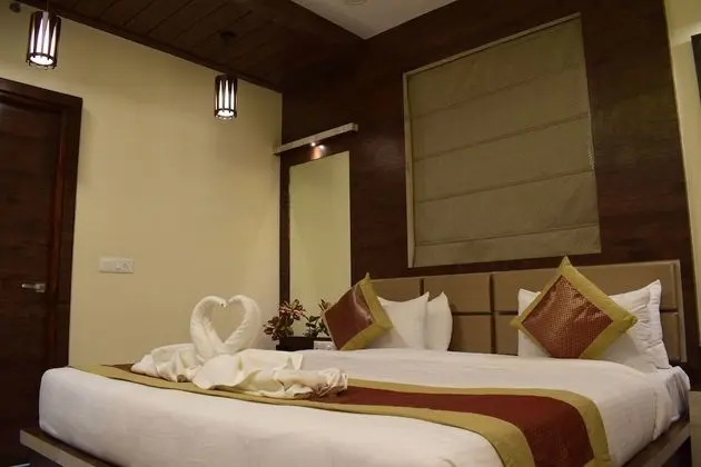 Deluxe Tek Büyük Yataklı Oda, 1 Yatak Odası, Engellilere Uygun, Şehir Manzaralı