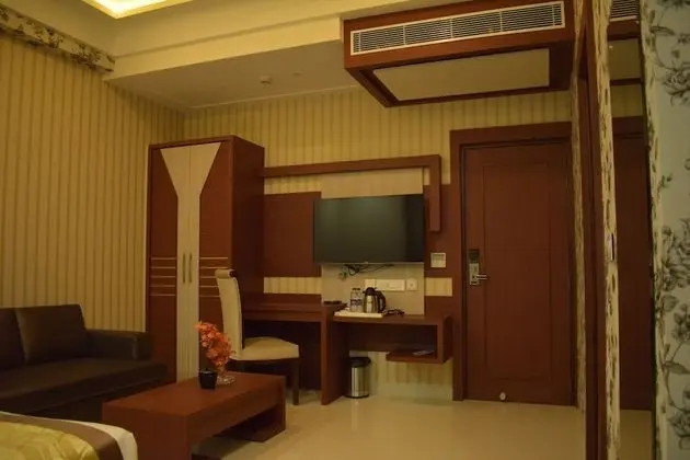 Deluxe Tek Büyük Yataklı Oda, 1 Yatak Odası, Engellilere Uygun, Şehir Manzaralı