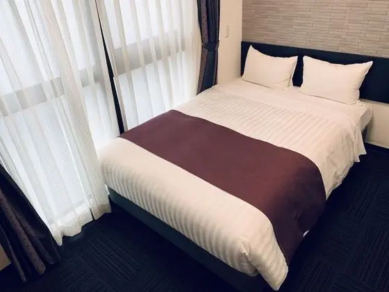 Tek Büyük Yataklı Oda, Sigara İçilebilir