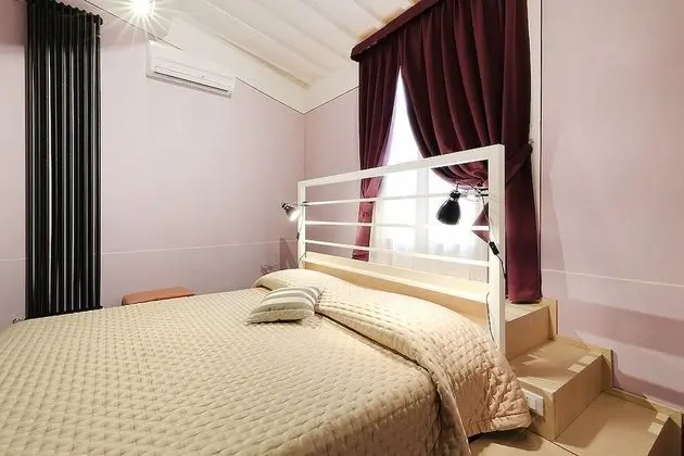 Economy Tek Büyük Yataklı Oda, 1 Büyük (Queen) Boy Yatak, Teras (Stair Access Only)