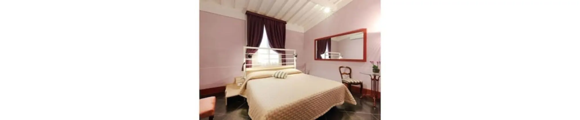 Economy Tek Büyük Yataklı Oda, 1 Büyük (Queen) Boy Yatak, Teras (Stair Access Only)