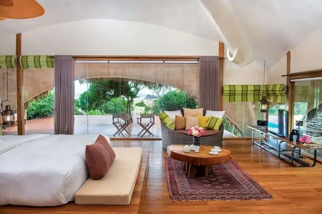 All Inclusive Luxury Cabin with Safari